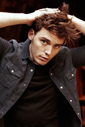 kinopoisk.ru-Sam-Claflin-1748925.jpg