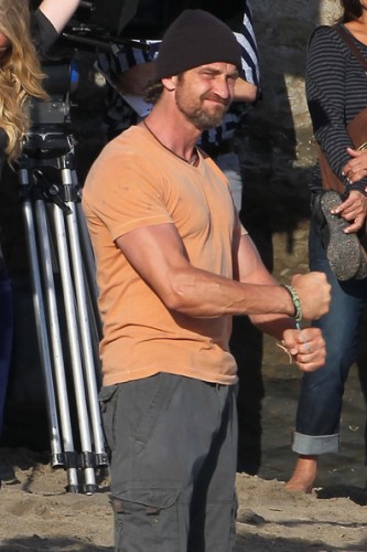 Actor Gerard Butler fun set new movie Men KGdakxkBjlMl.jpg