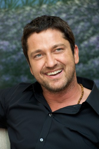 Gerard Butler- The Ugly Truth Press Conference -- Beverly Hills (1).jpg