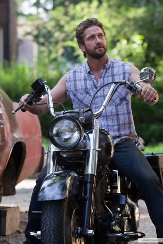 kinopoisk.ru-Machine-Gun-Preacher-1680989.jpg