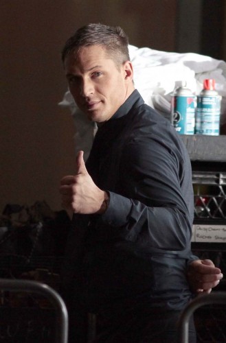 tom-hardy-chris-pine-fight-blood-11052010-01.jpg