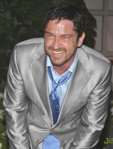 gerard-butler-milan-fashion-week-02.jpg