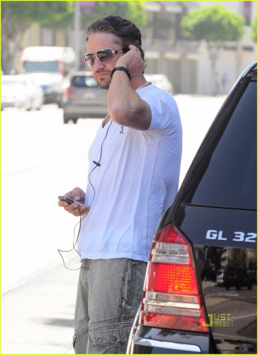 gerard-butler-white-shirt-errands-06.jpg