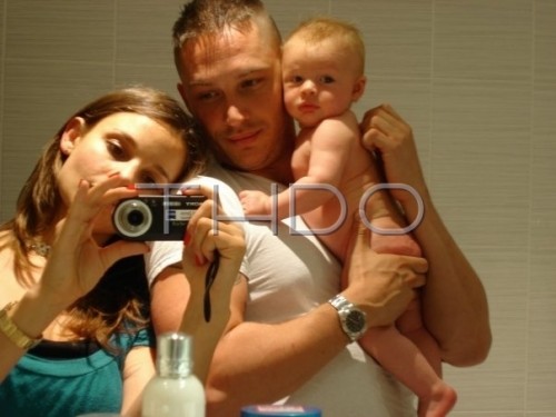 Tom-Rachael-Louis-mini-tom-tom-hardy-10399630-604-453.jpg