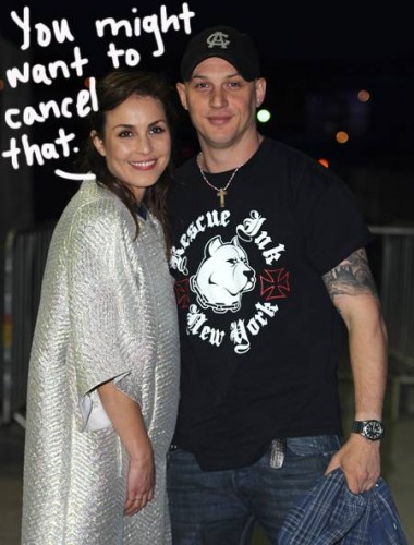 tom-hardy-noomi-rapace-cozy-while-his-wedding-is-on-hold__oPt.jpg