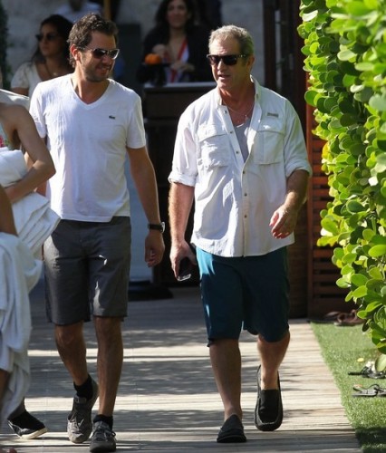 Mel+Gibson+Hangs+Friends+Miami+jBE6WGd51Tol.jpg