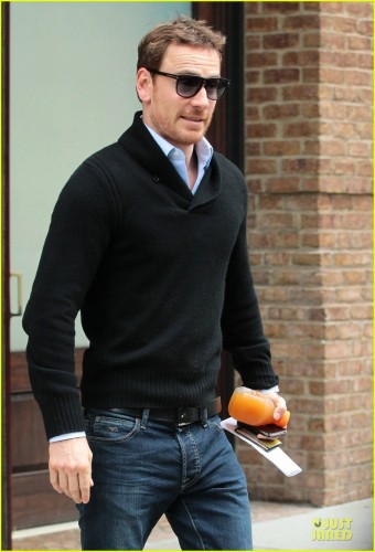 michael-fassbender-very-good-friends-with-zoe-kravitz-12.jpg