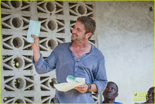 gerard-butler-visits-liberia-with-marys-meals-all-the-photos-44.jpg