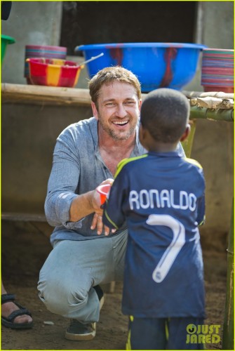 gerard-butler-visits-liberia-with-marys-meals-all-the-photos-86.jpg