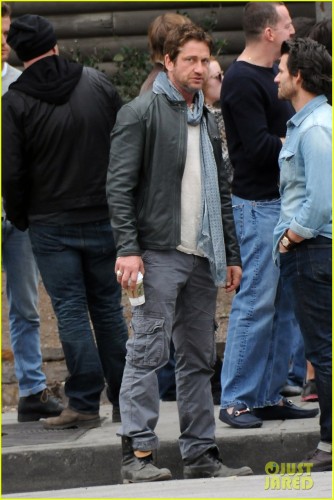 gerard-butler-steps-out-as-gods-of-egypt-casts-more-actors-23.jpg