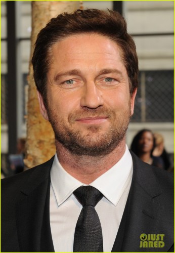 gerard-butler-scott-eastwood-front-row-fun-at-boss-show-02.jpg