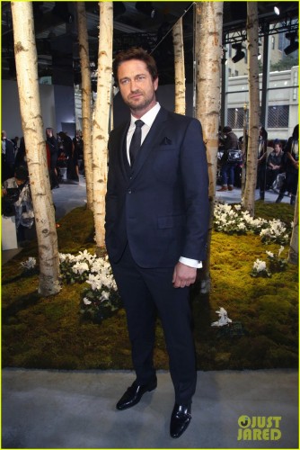 gerard-butler-scott-eastwood-front-row-fun-at-boss-show-01.JPG