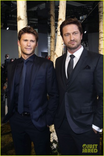 gerard-butler-scott-eastwood-front-row-fun-at-boss-show-03.JPG