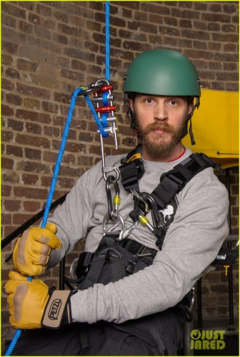 tom-hardy-ends-up-in-rope-training-course-while-supporting-royal-marines-02.jpg