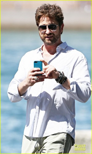 gerard-butler-crashed-bachelorette-party-in-australia-02.jpg