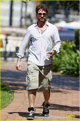 gerard-butler-crashed-bachelorette-party-in-australia-05.jpg