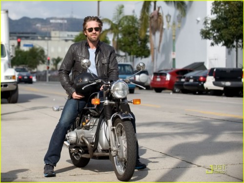 gerard-butler-motorcycle-03.jpg (115.52 КБ) 1652 просмотра gerard-butler-motorcycle-03.jpg