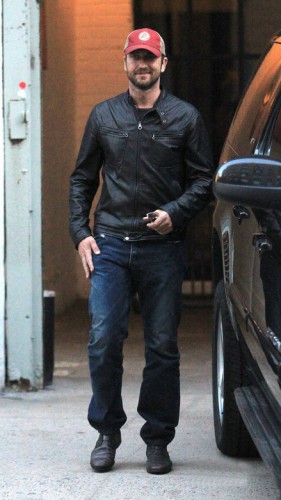 gerard-butler-has-pleasant-parents-10-thumb-440x781-34895.jpg