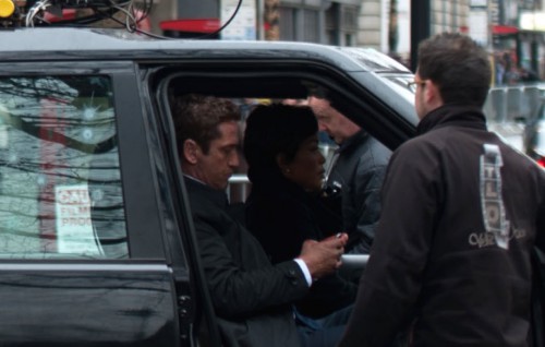 Gerard-Butler-outside-the-Kings-shop-copy.jpg