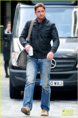 gerard-butler-explores-london-before-london-has-fallen-07.jpg