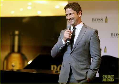 gerard-butler-hugo-boss-photocall-dubai-01.jpg