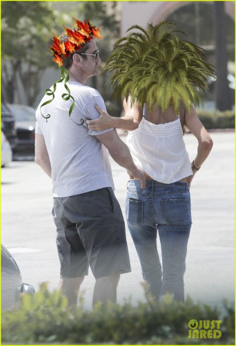gerard-butler-packs-on-pda-with-girlfriend-morgan-brown-05.jpg