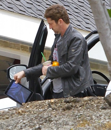 Gerard+Butler+Returning+Home+Malibu+dy8mnZGT4crl.jpg