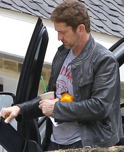 Gerard+Butler+Gerard+Butler+Returning+Home+Ep11DDEyDQel.jpg