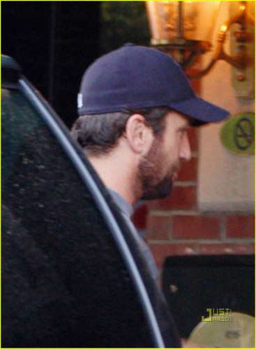 gerard-butler-detroit-hotel-preacher-01.jpg