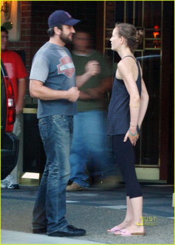gerard-butler-detroit-hotel-preacher-03.jpg
