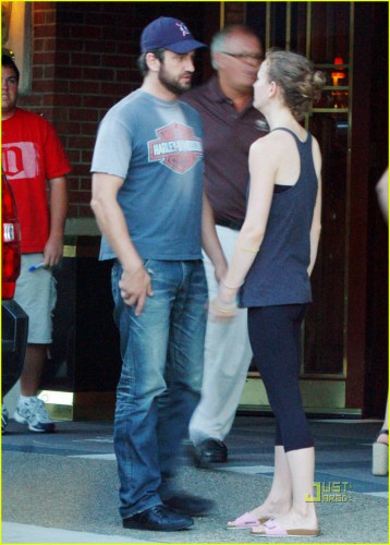gerard-butler-detroit-hotel-preacher-05.jpg