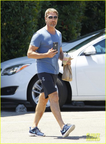 gerard-butler-kicks-major-butt-london-has-fallen-still-03.jpg