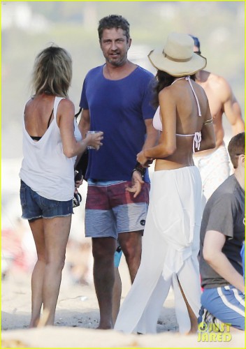 gerard-butler-fourth-of-july-malibu-04.jpeg