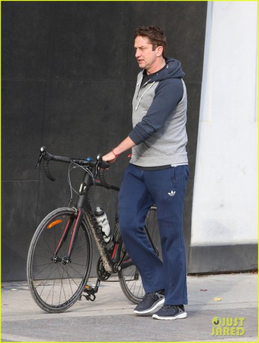 gerard-butler-new-co-stars-headhunters-calling-01.jpg