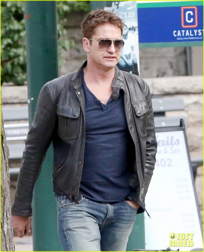 gerard-butler-toronto-blond-gal-pal-04.jpg