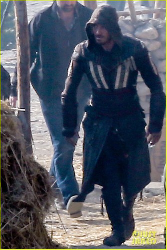 michael-fassbender-assassins-creed-set-02.jpg