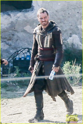 michael-fassbender-assassins-creed-set-03.jpg