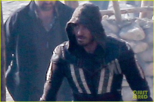 michael-fassbender-assassins-creed-set-04.jpg