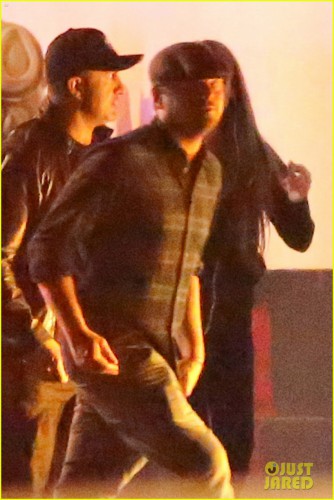 leonardo-dicaprio-goes-out-after-his-oscar-win-01.jpg