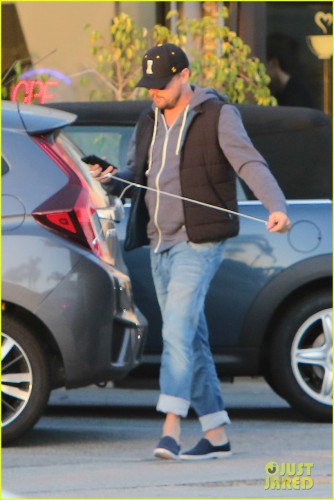 leonardo-dicaprio-has-been-in-the-best-mood-following-oscar-win-05.jpg