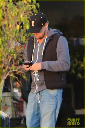 leonardo-dicaprio-has-been-in-the-best-mood-following-oscar-win-06.jpg