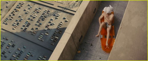 tom-hiddleston-strips-down-completely-in-high-rise-clip-06.jpg