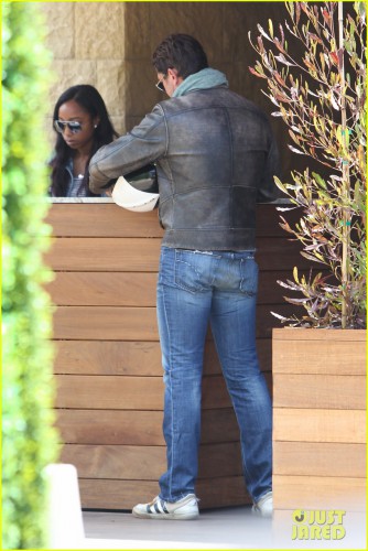 gerard-butler-takes-weekend-motorcycle-ride-04.jpg