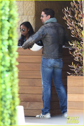 gerard-butler-takes-weekend-motorcycle-ride-14.jpg
