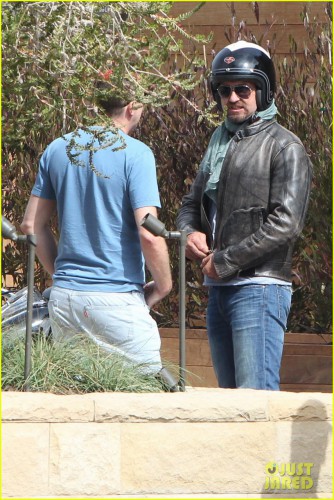 gerard-butler-takes-weekend-motorcycle-ride-09.jpg