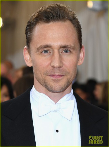 taylor-swift-tom-hiddleston-dating-kissing-10.jpg