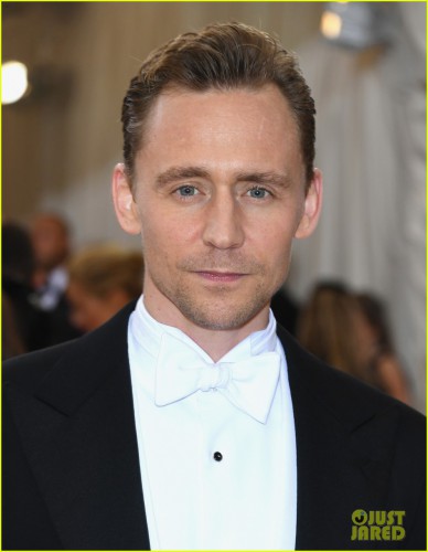 taylor-swift-tom-hiddleston-dating-kissing-11.jpg