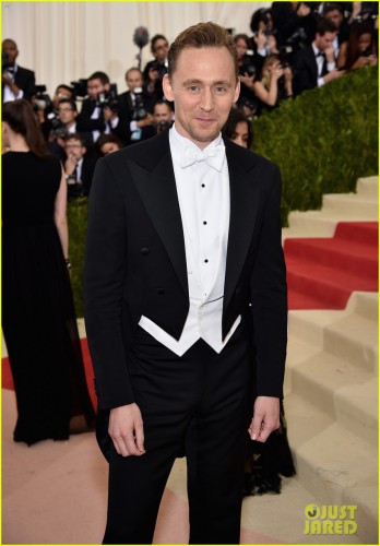 taylor-swift-tom-hiddleston-dating-kissing-21.jpg