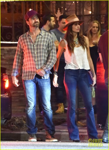 gerard-butler-morgan-brown-hang-out-with-his-friend-len-wiseman-06.jpg