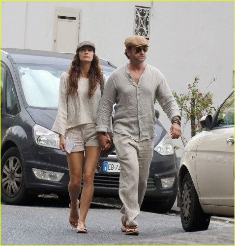 gerard-butler-morgan-brown-hot-bodies-italy-36.jpg